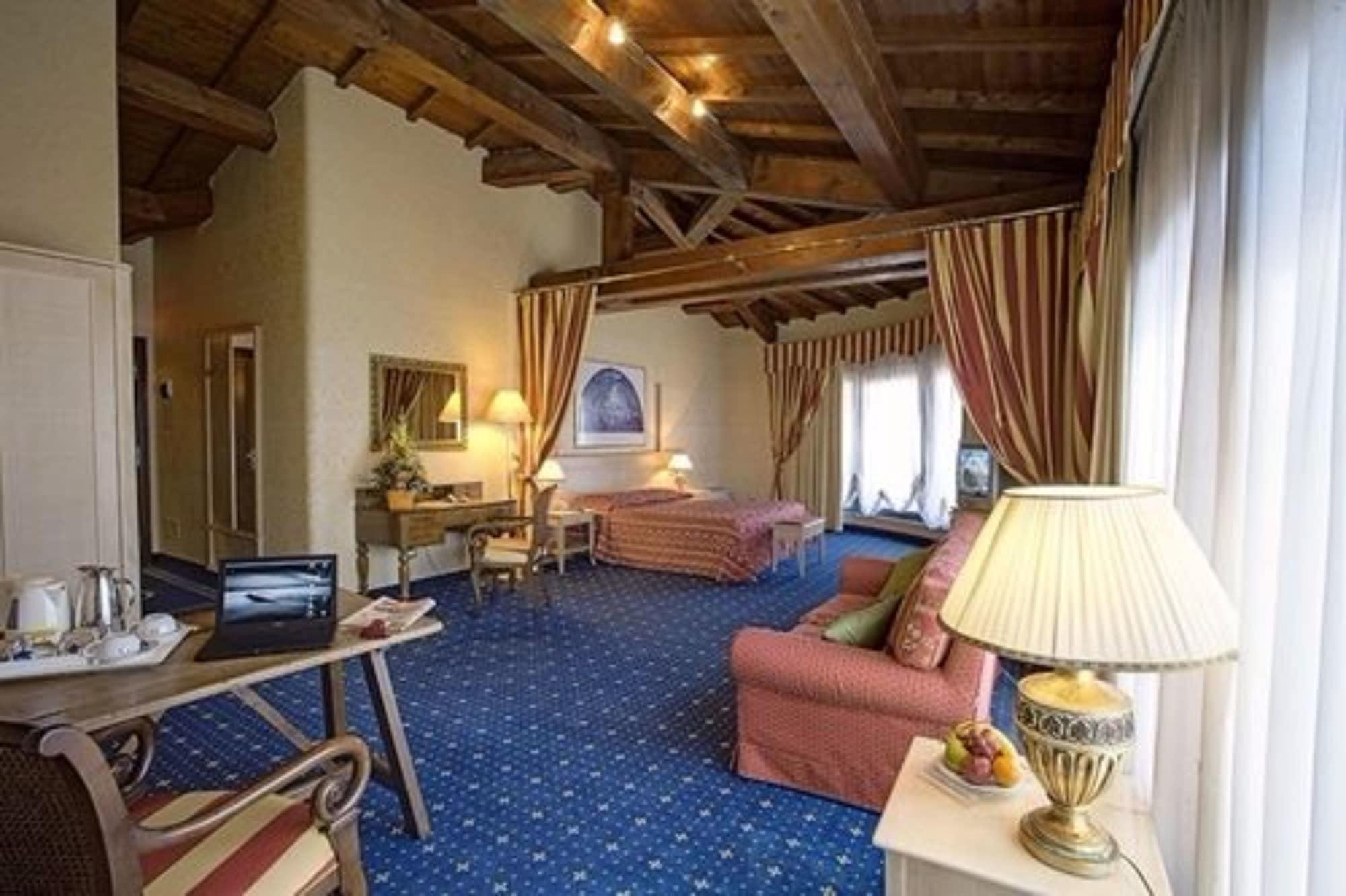 Hotel Orologio Ferrara Esterno foto