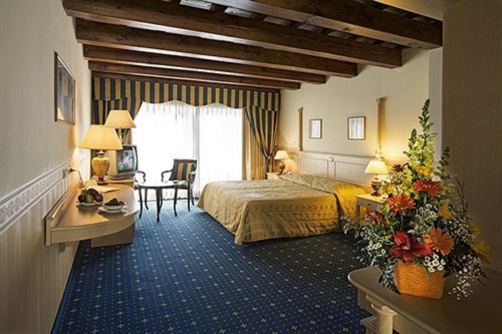 Hotel Orologio Ferrara Esterno foto