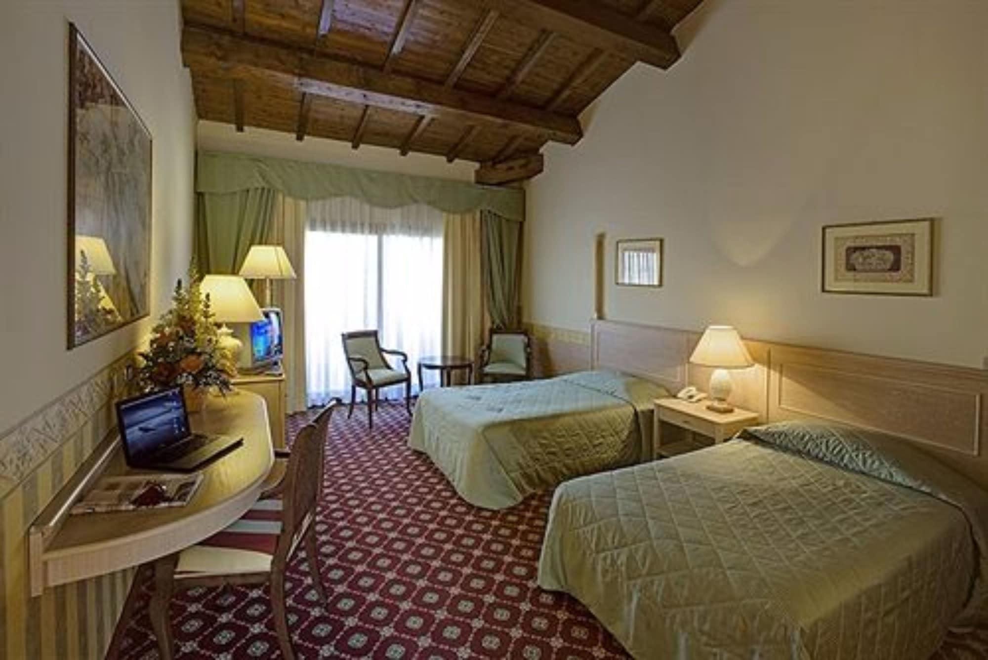 Hotel Orologio Ferrara Esterno foto