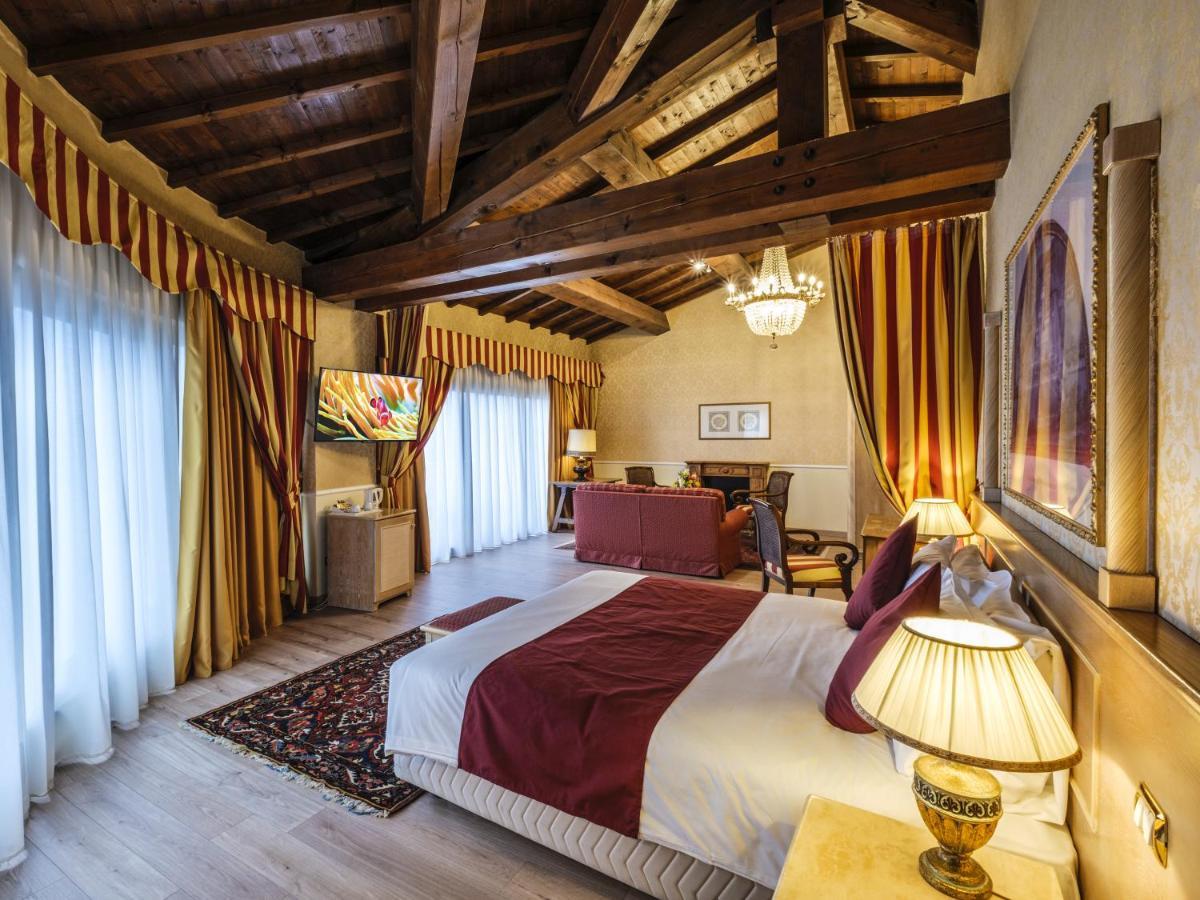Hotel Orologio Ferrara Esterno foto