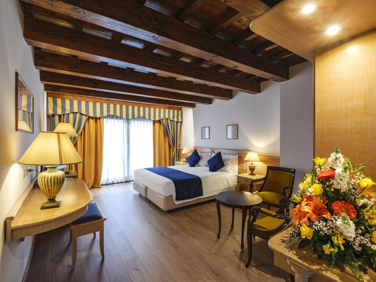 Hotel Orologio Ferrara Esterno foto