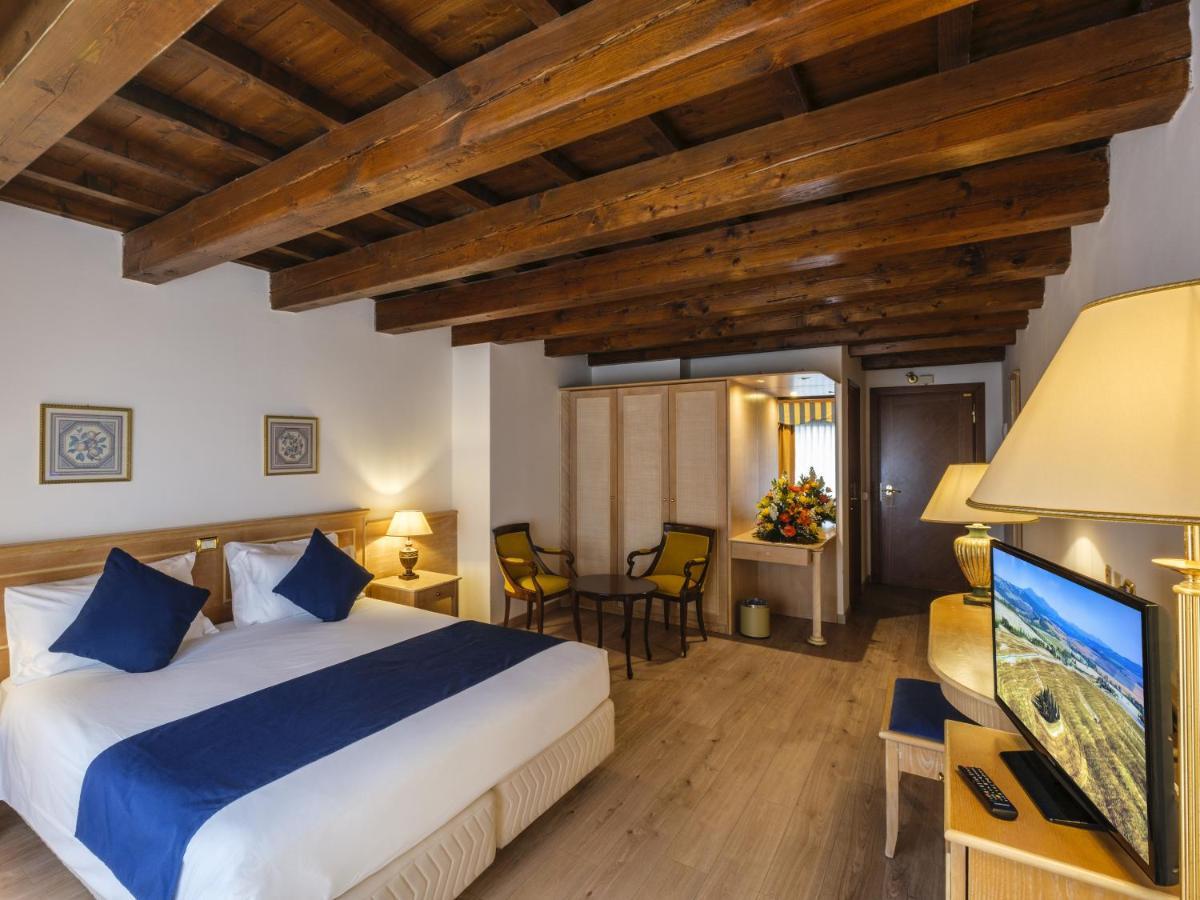 Hotel Orologio Ferrara Esterno foto