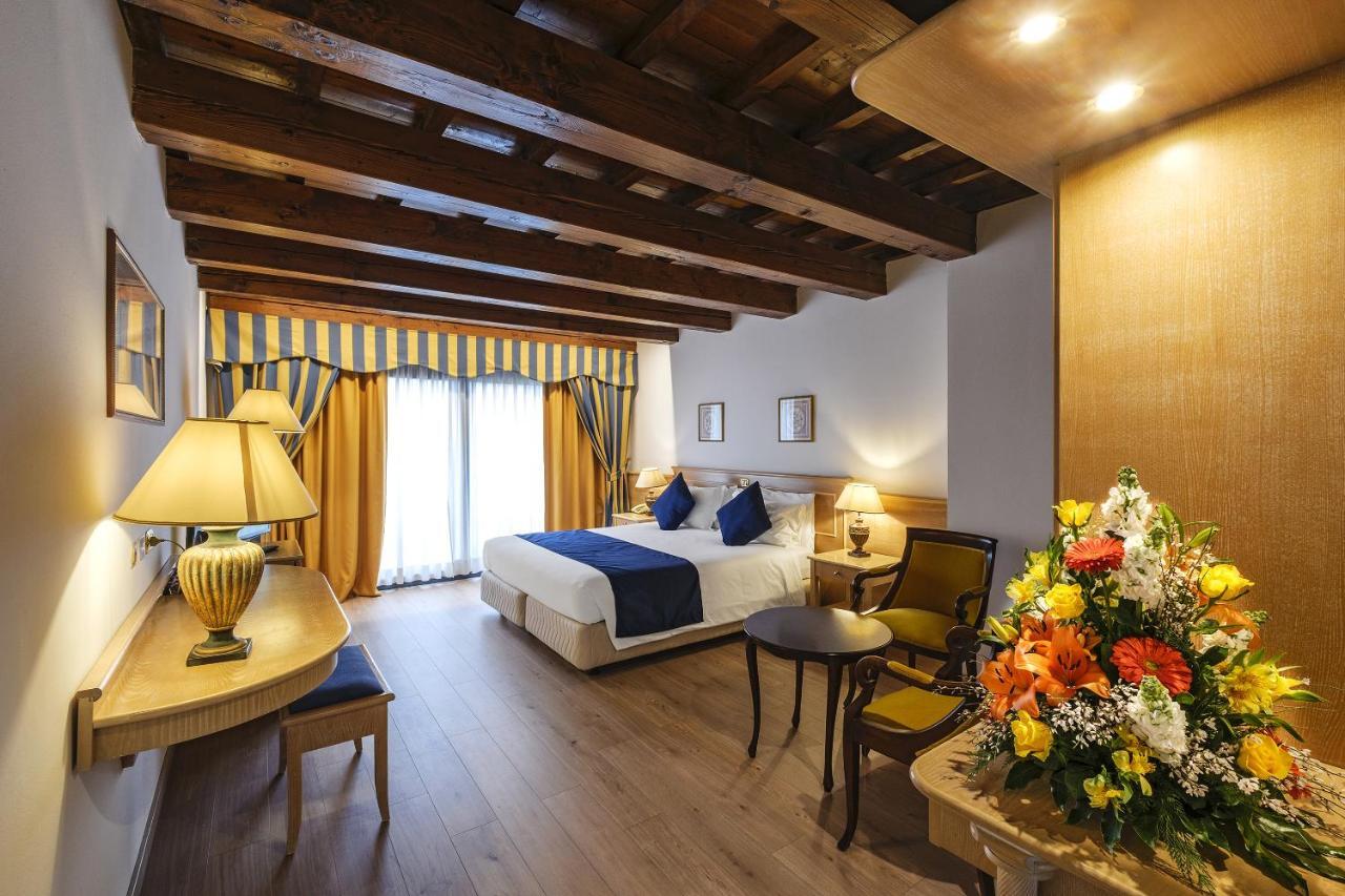 Hotel Orologio Ferrara Esterno foto